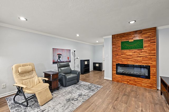 8221 Kingsbrook Road 108, Houston, TX 77024