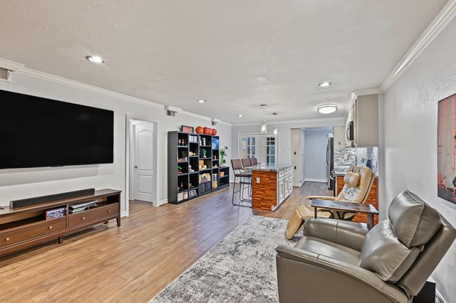 8221 Kingsbrook Road 108, Houston, TX 77024