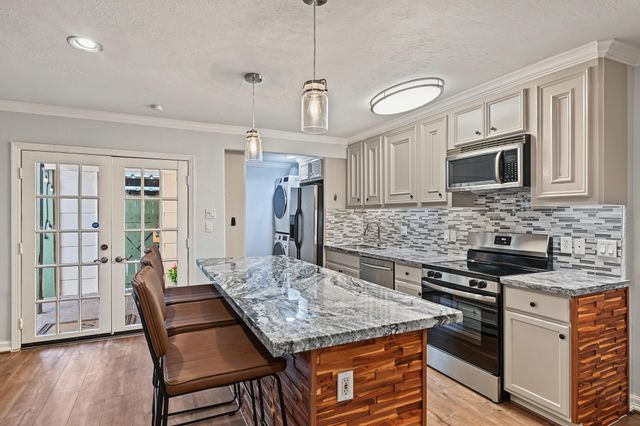 8221 Kingsbrook Road 108, Houston, TX 77024
