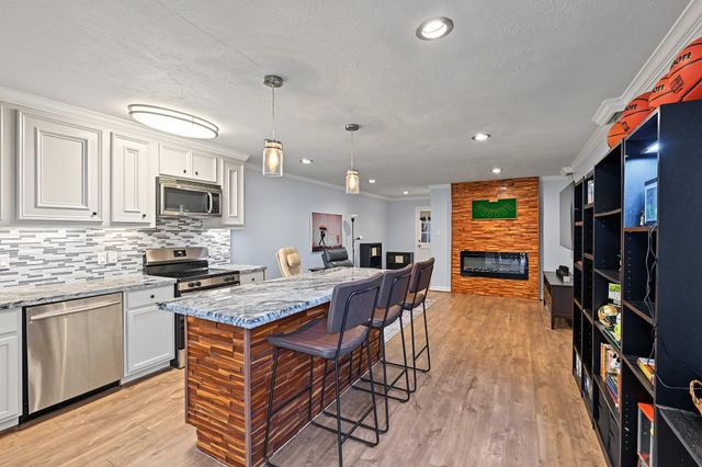 8221 Kingsbrook Road 108, Houston, TX 77024