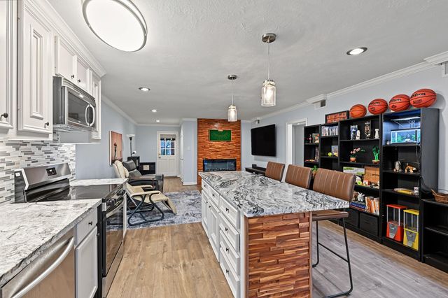 8221 Kingsbrook Road 108, Houston, TX 77024