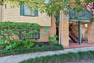 8221 Kingsbrook Road 108, Houston, TX 77024
