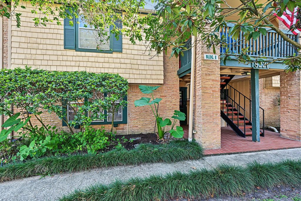 8221 Kingsbrook Road 108, Houston, TX 77024