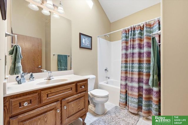 9924 Emiline Street, La Vista, NE 68128