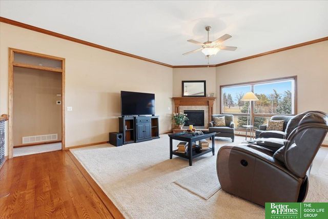 9924 Emiline Street, La Vista, NE 68128