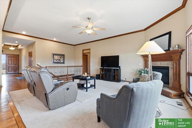 9924 Emiline Street, La Vista, NE 68128