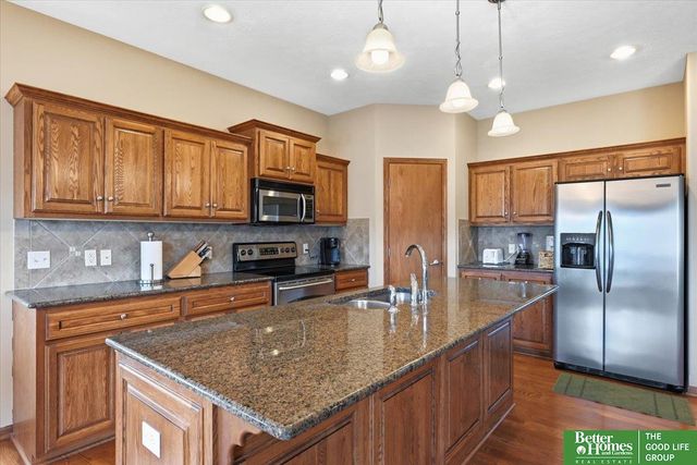 9924 Emiline Street, La Vista, NE 68128