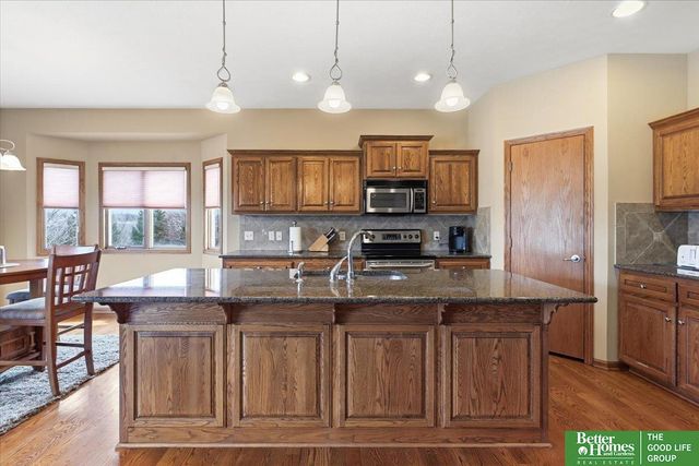 9924 Emiline Street, La Vista, NE 68128