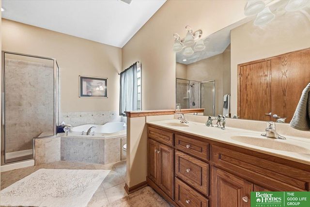 9924 Emiline Street, La Vista, NE 68128