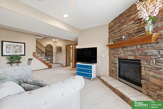 9924 Emiline Street, La Vista, NE 68128