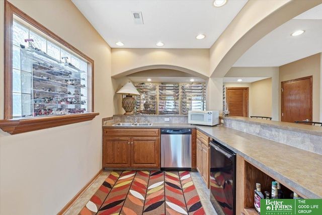 9924 Emiline Street, La Vista, NE 68128