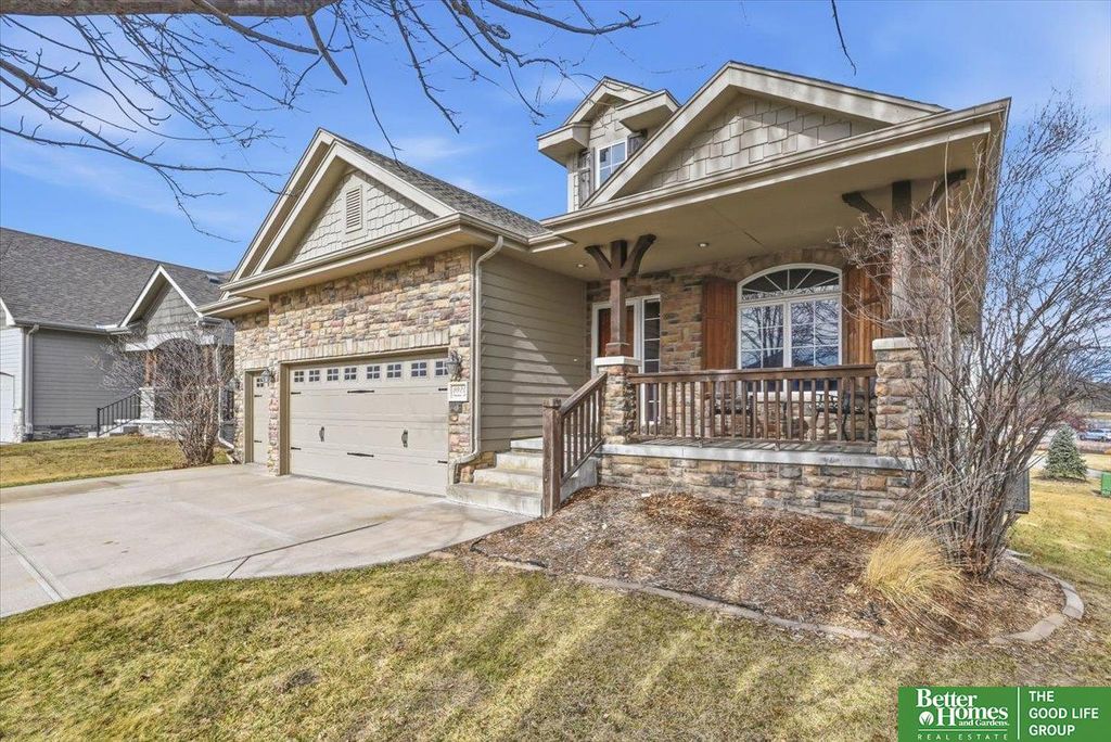 9924 Emiline Street, La Vista, NE 68128