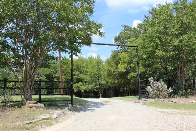 1229 County Road 3105, Bonham, TX 75418