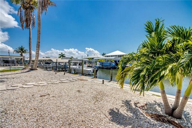 2360 Oleander ST, St. James City, FL 33956