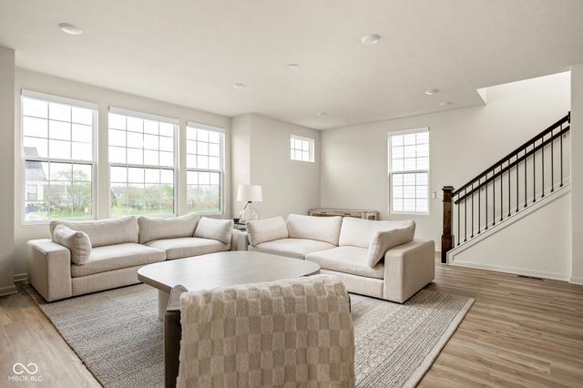 3252 Haflinger Drive, Zionsville, IN 46077