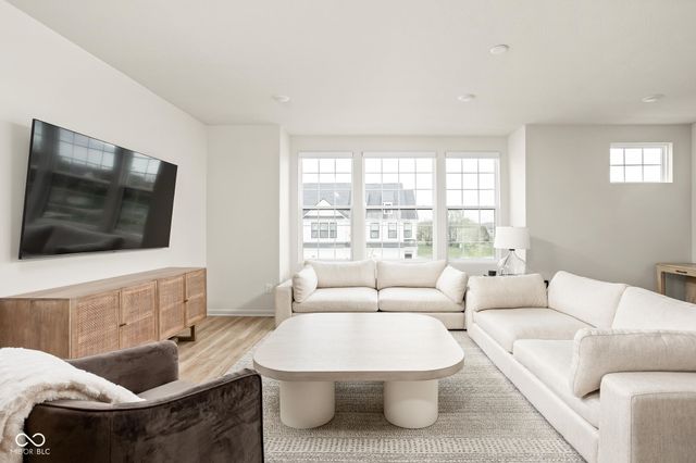 3252 Haflinger Drive, Zionsville, IN 46077
