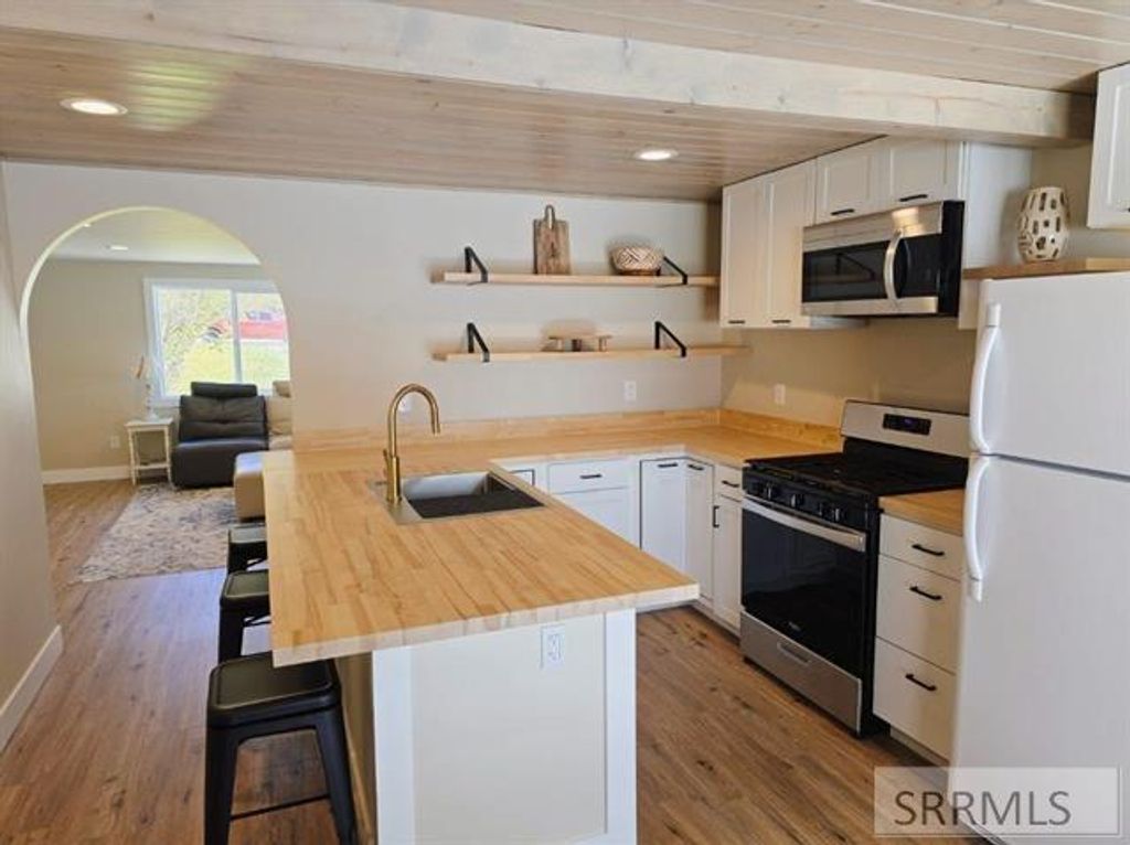 Image 3 of property listing at 131 N 2nd E, Soda Springs, ID 83276