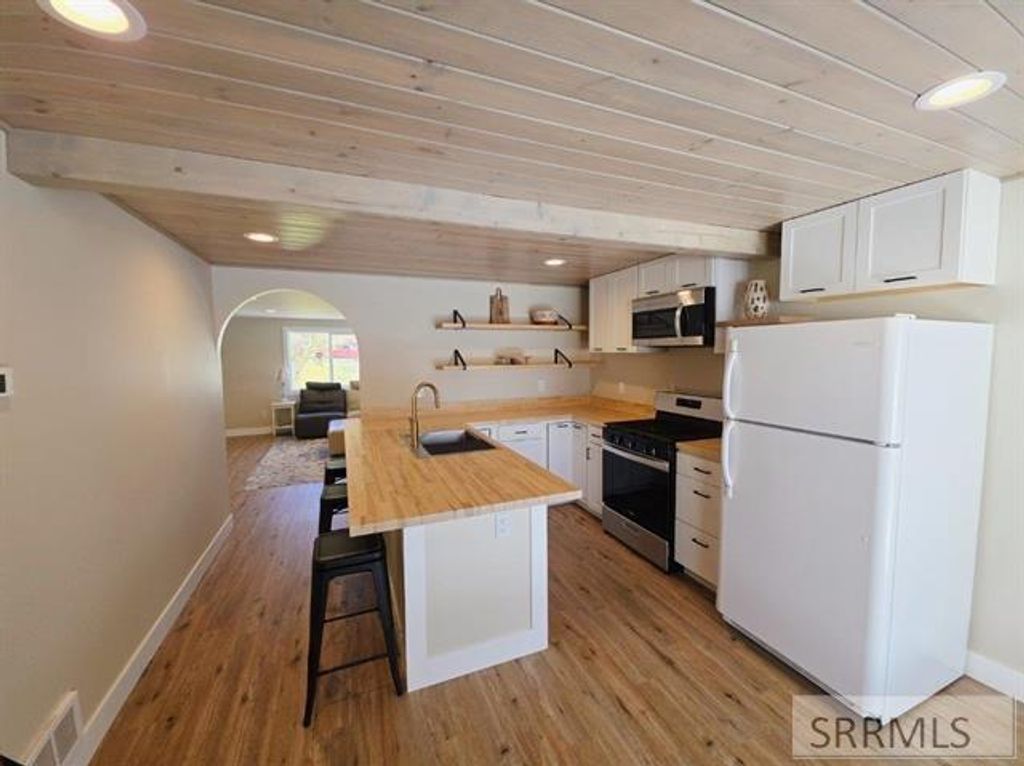 Image 4 of property listing at 131 N 2nd E, Soda Springs, ID 83276