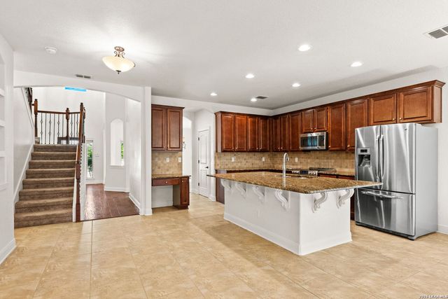 221 WINDSOR DR, Boerne, TX 78006