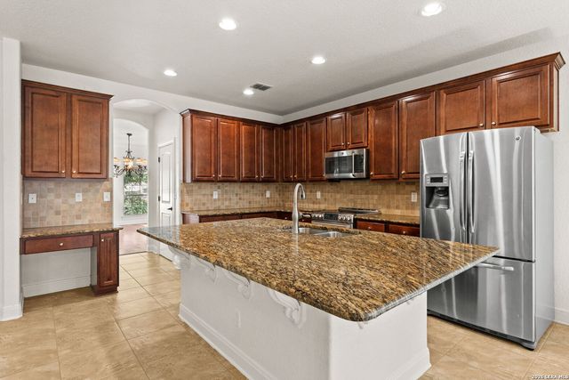 221 WINDSOR DR, Boerne, TX 78006