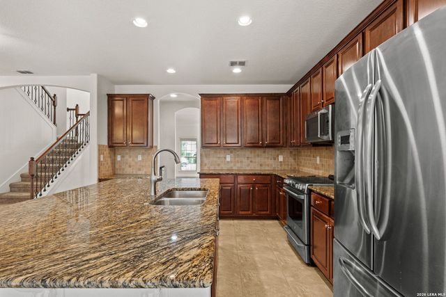 221 WINDSOR DR, Boerne, TX 78006