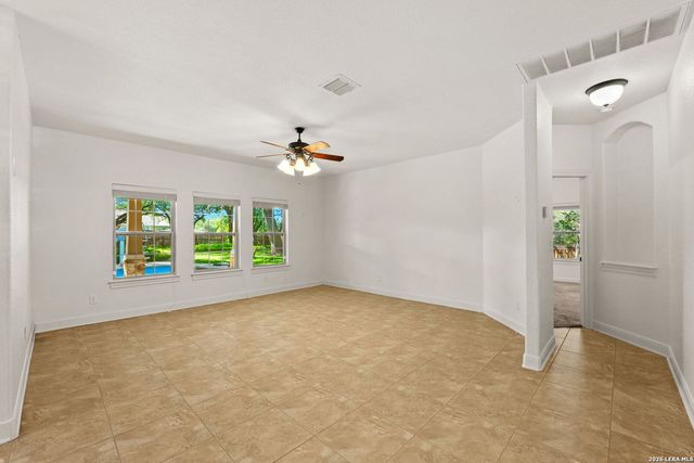 221 WINDSOR DR, Boerne, TX 78006