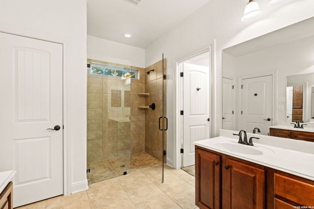 221 WINDSOR DR, Boerne, TX 78006
