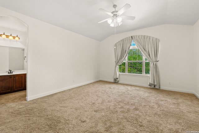 221 WINDSOR DR, Boerne, TX 78006