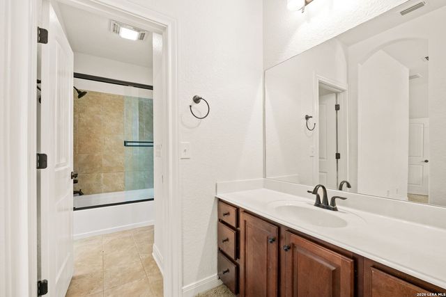 221 WINDSOR DR, Boerne, TX 78006