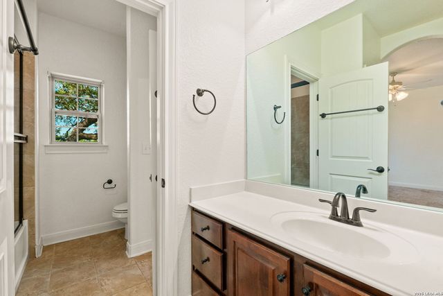 221 WINDSOR DR, Boerne, TX 78006
