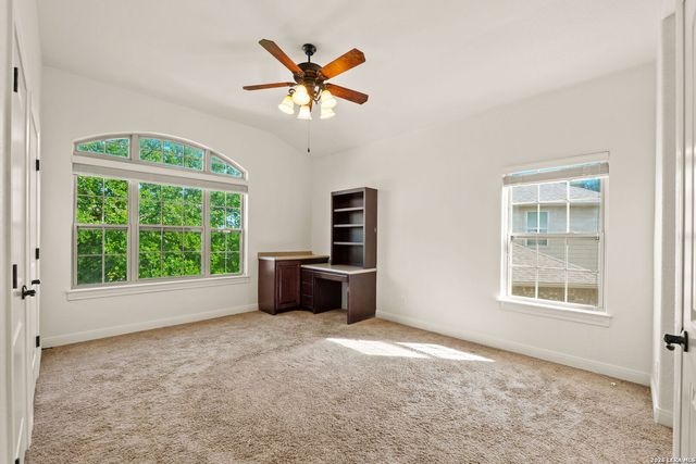 221 WINDSOR DR, Boerne, TX 78006