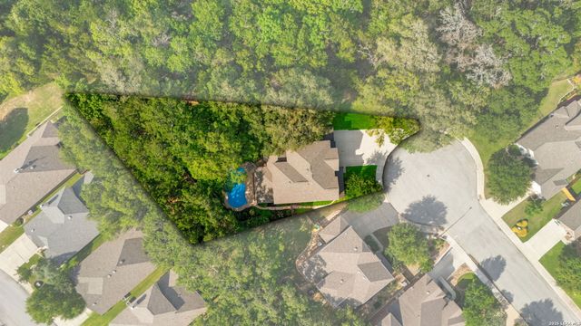 221 WINDSOR DR, Boerne, TX 78006