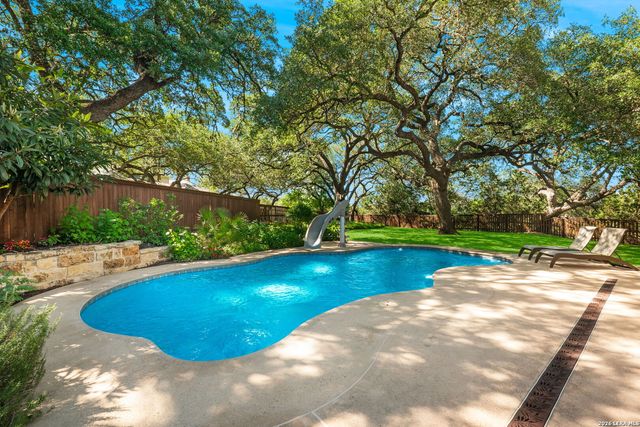 221 WINDSOR DR, Boerne, TX 78006