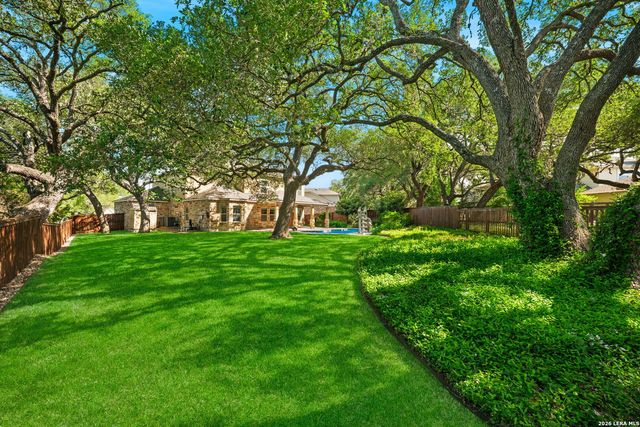 221 WINDSOR DR, Boerne, TX 78006