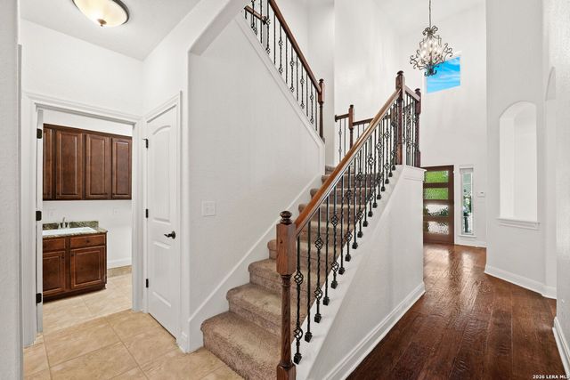 221 WINDSOR DR, Boerne, TX 78006