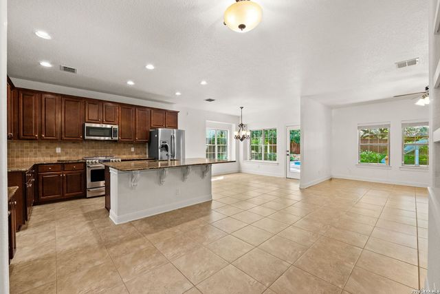 221 WINDSOR DR, Boerne, TX 78006