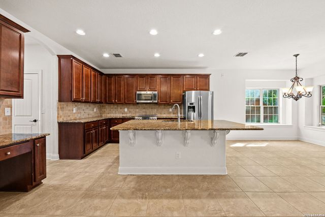 221 WINDSOR DR, Boerne, TX 78006