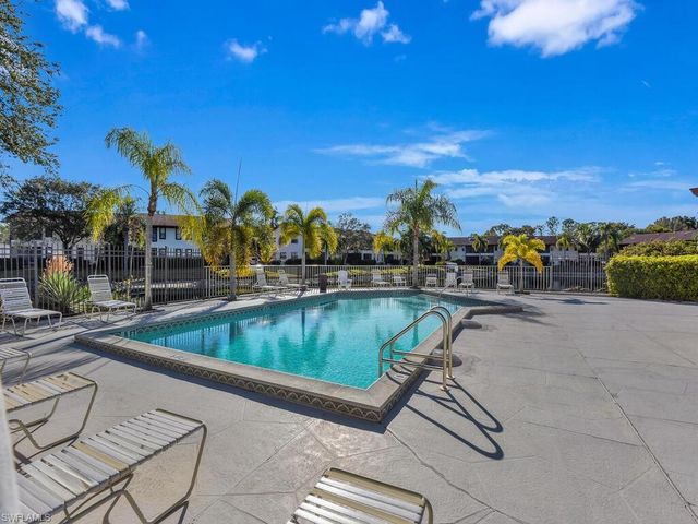 5371 Treetops DR # M103, Naples, FL 34113