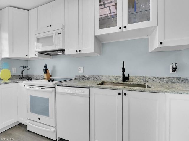 5371 Treetops DR # M103, Naples, FL 34113