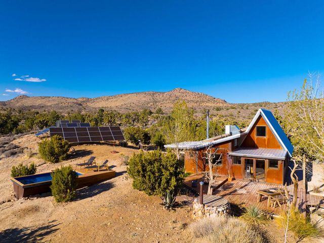 1102 Burlington Road, Pioneertown, CA 92268