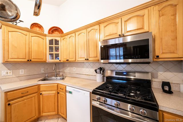 72 Cranberry Street, Central Islip, NY 11722