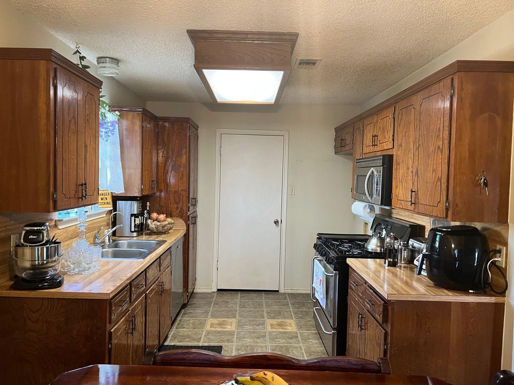 217 GREEN PASTURE DR, Hutto, TX 78634