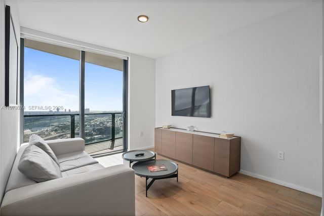 398 NE 5th St 4410, Miami, FL 33132