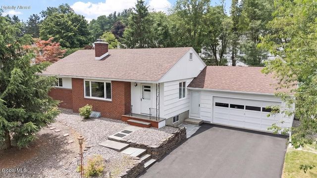 15 Southern Drive, Colonie, NY 12110