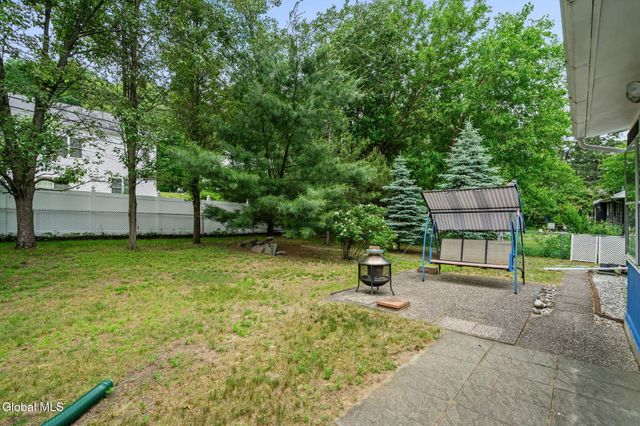 15 Southern Drive, Colonie, NY 12110