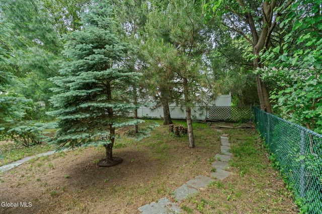 15 Southern Drive, Colonie, NY 12110