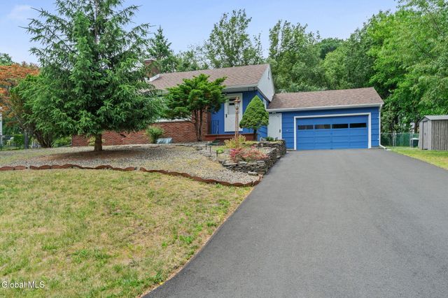 15 Southern Drive, Colonie, NY 12110