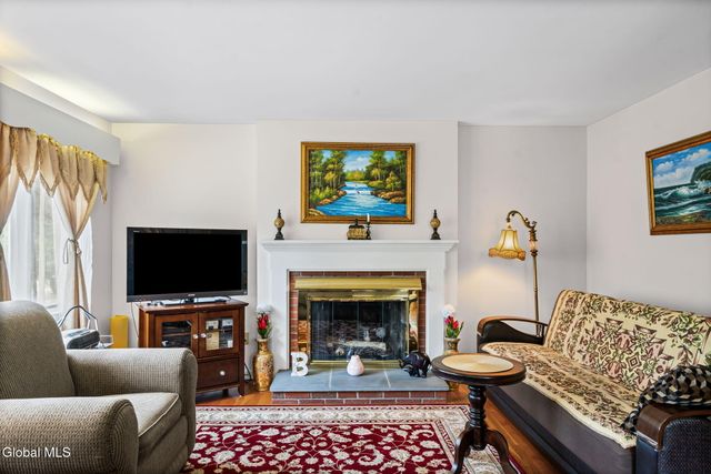 15 Southern Drive, Colonie, NY 12110