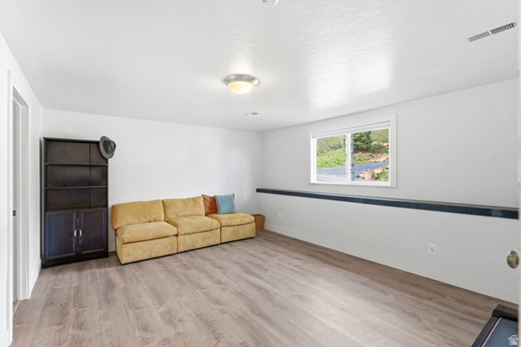 Image 21 of property listing at 575 ASPEN DR, Park City, UT 84098