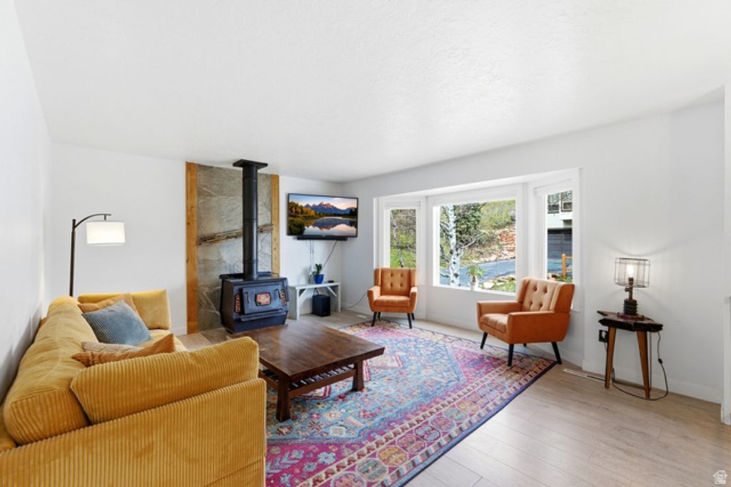 Image 4 of property listing at 575 ASPEN DR, Park City, UT 84098